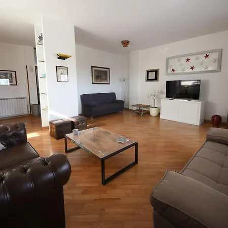 Holiday home Azzurra Beachfront Mondello - *